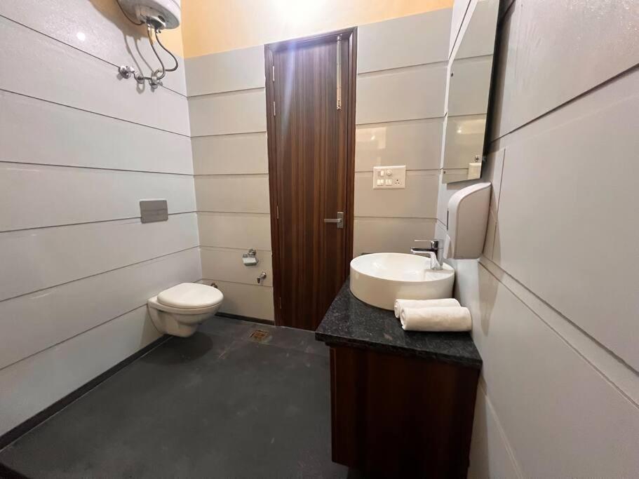 5Bhk Home Away From Home At Ranjit Avenue Amritsar Buitenkant foto