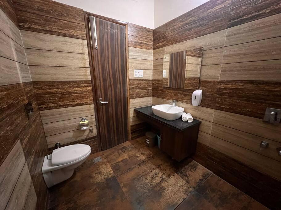 5Bhk Home Away From Home At Ranjit Avenue Amritsar Buitenkant foto