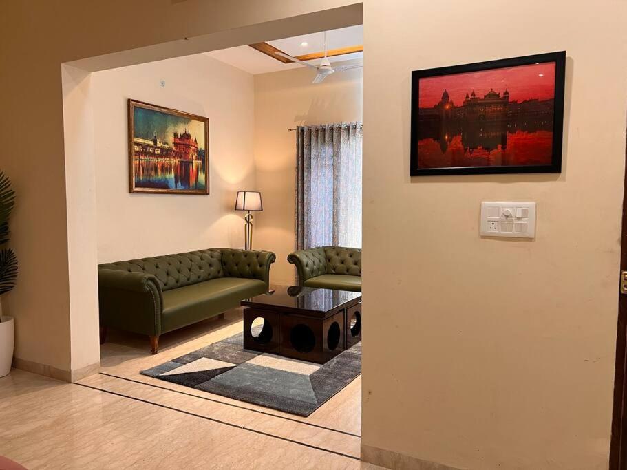 5Bhk Home Away From Home At Ranjit Avenue Amritsar Buitenkant foto