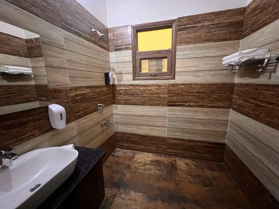 5Bhk Home Away From Home At Ranjit Avenue Amritsar Buitenkant foto