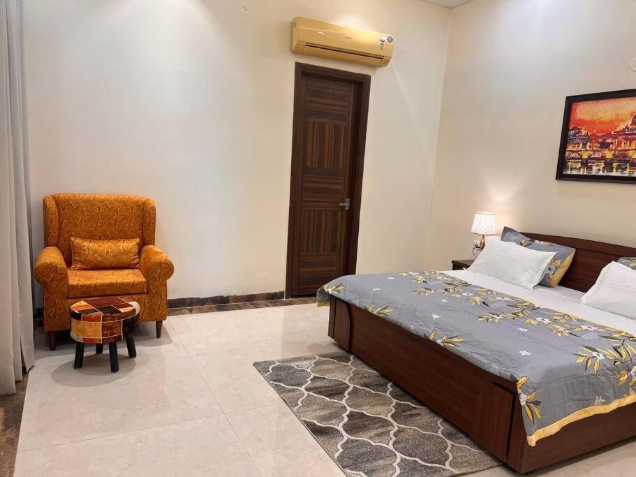5Bhk Home Away From Home At Ranjit Avenue Amritsar Buitenkant foto