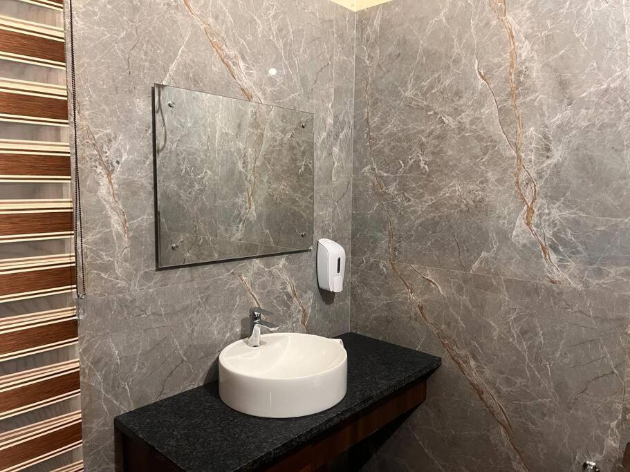 5Bhk Home Away From Home At Ranjit Avenue Amritsar Buitenkant foto